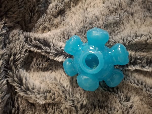 Jouet distributeur de friandises/croquettes METEORITE TIAKI pour chien/chiot